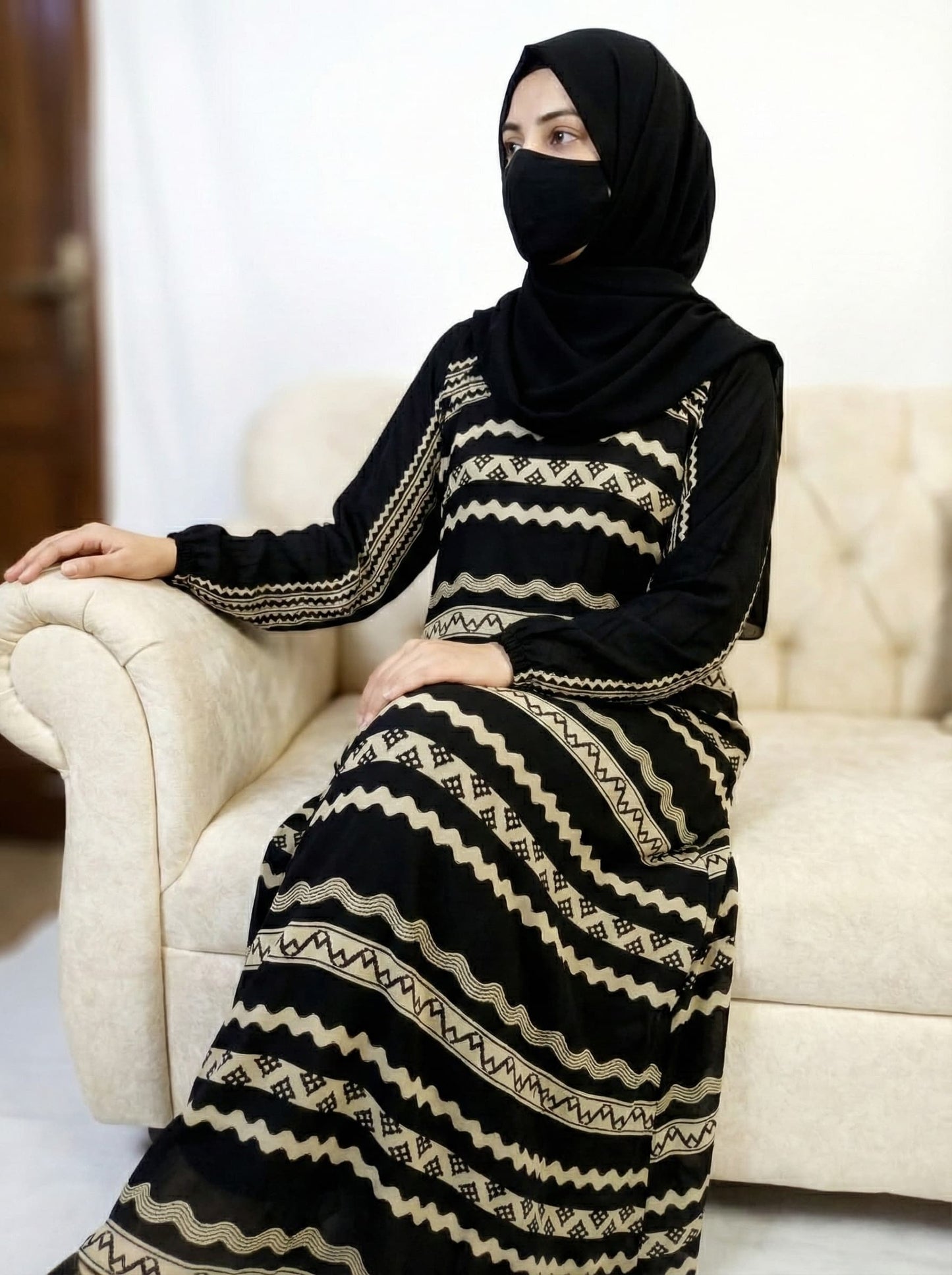 Black & Beige Geometric Abaya